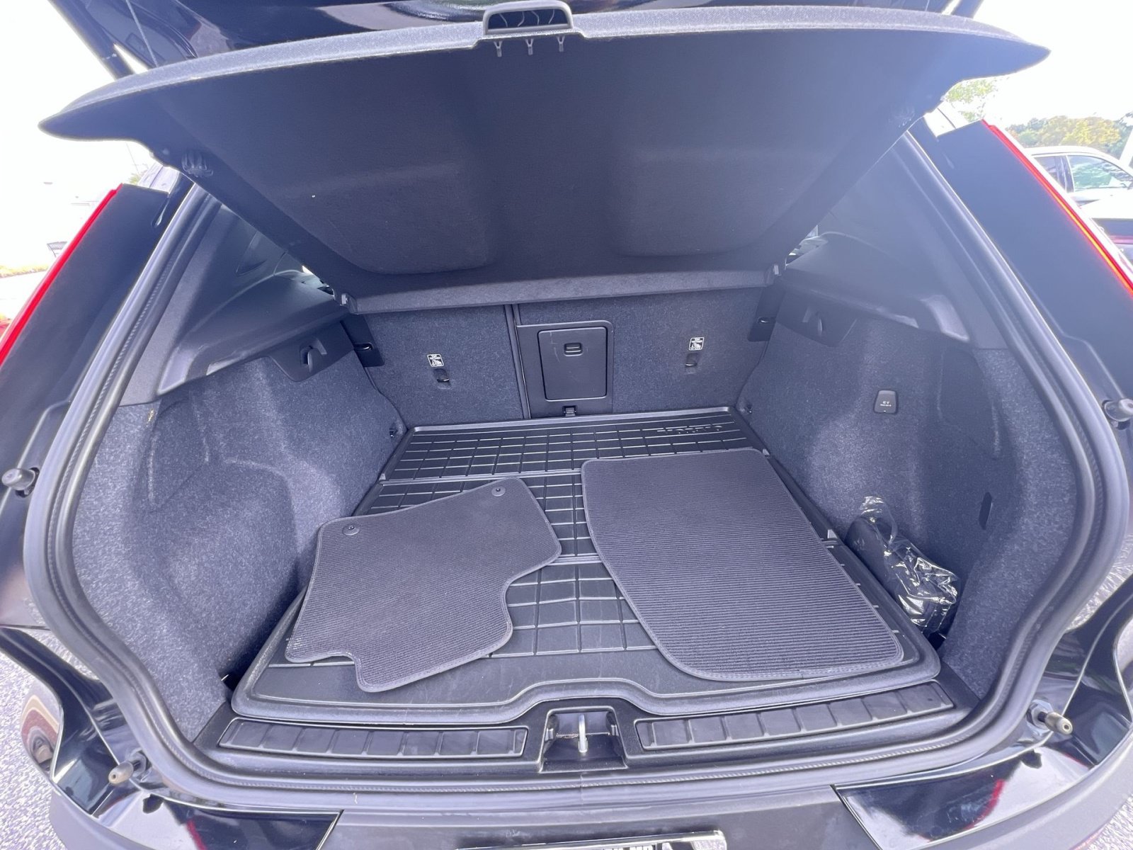 Used 2023 Volvo XC40 B5 Plus w/ Protection Package Premier AWD/4WD image 26
