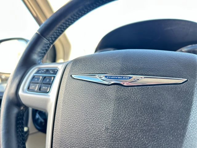 Used 2015 Chrysler Town & Country Touring w/ Driver Convenience Group image 41