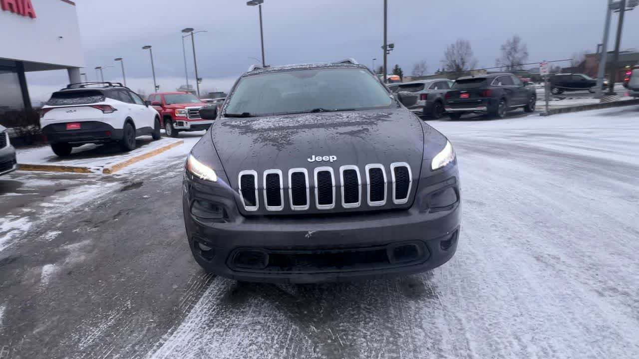 Used 2016 Jeep Cherokee Latitude w/ Cold Weather Group AWD/4WD image 3