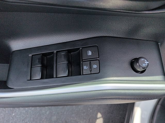Used 2023 Toyota Highlander LE FWD image 16