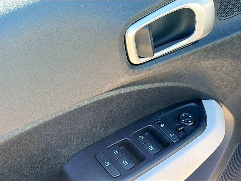 New 2025 Hyundai Venue SEL image 17