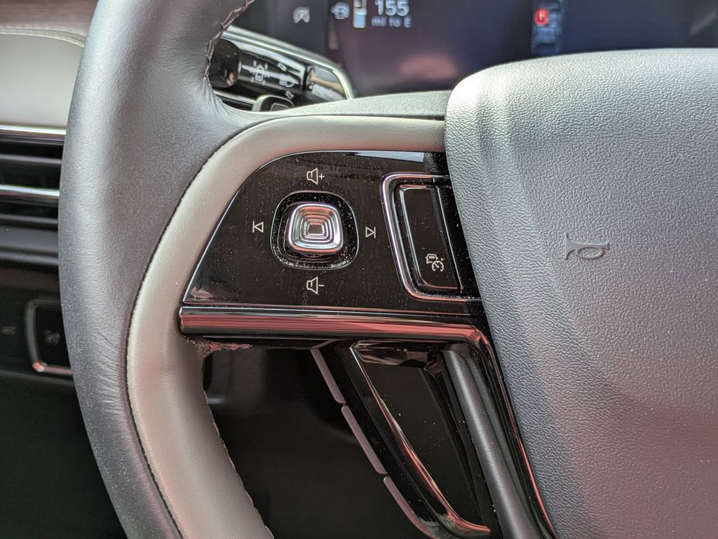 Used 2025 Lincoln Corsair Reserve image 16