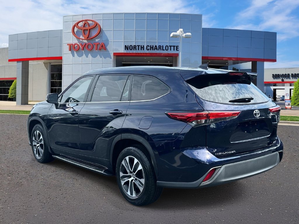 Used 2023 Toyota Highlander XLE FWD image 6