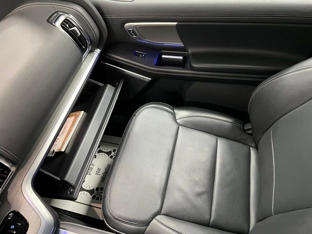 Used 2025 Ford Expedition Platinum AWD/4WD image 39