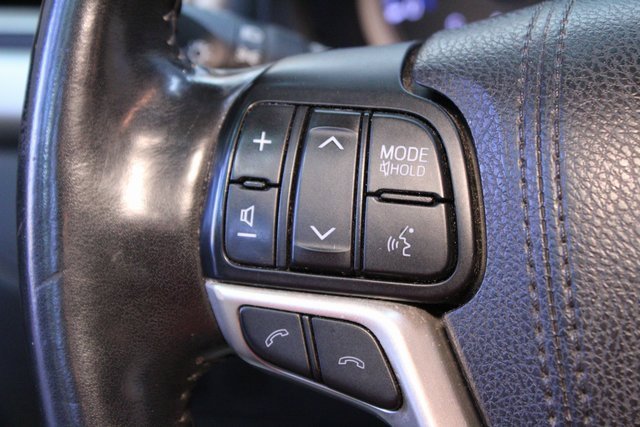 Used 2017 Toyota Highlander Limited image 23