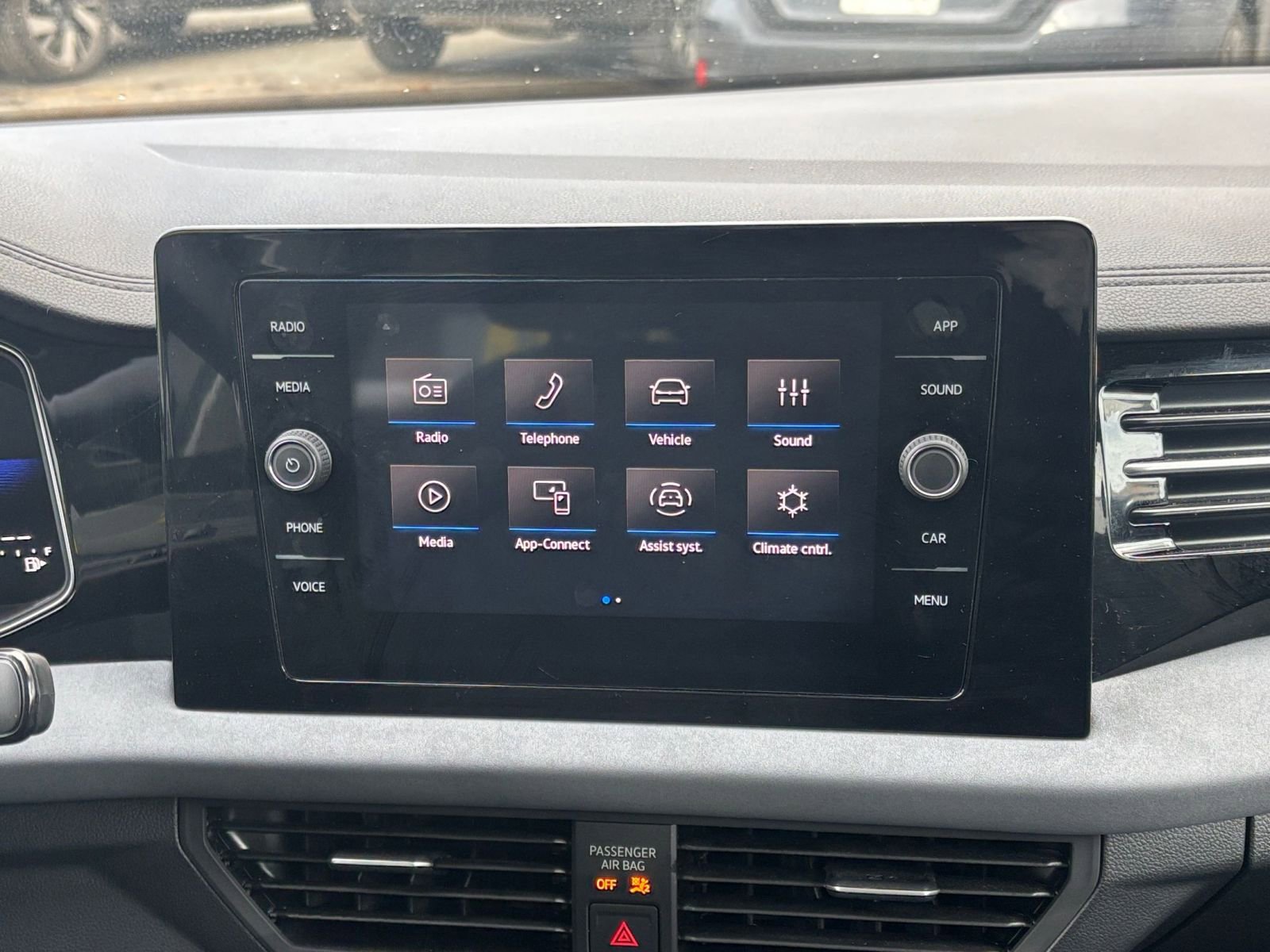 Used 2025 Volkswagen Jetta SE image 18