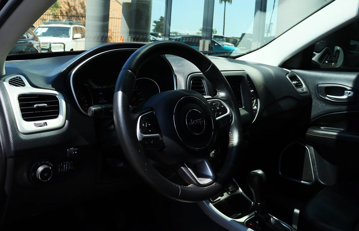 Used 2019 Jeep Compass Latitude FWD image 39