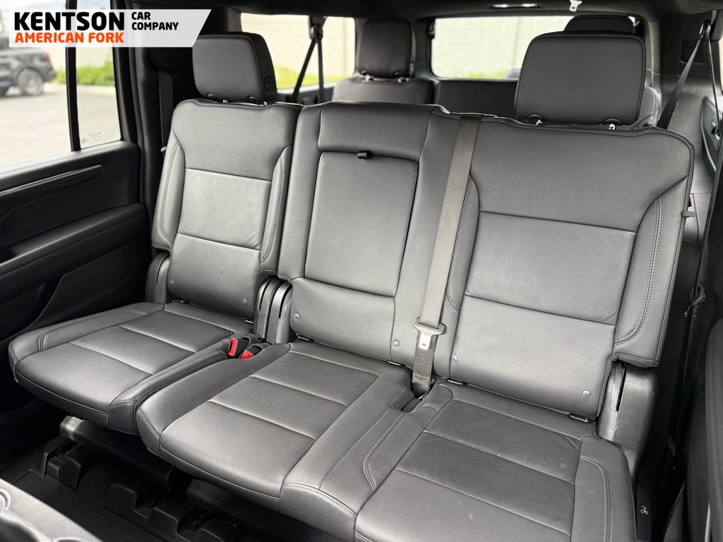 Used 2025 Chevrolet Suburban Z71 AWD/4WD image 36