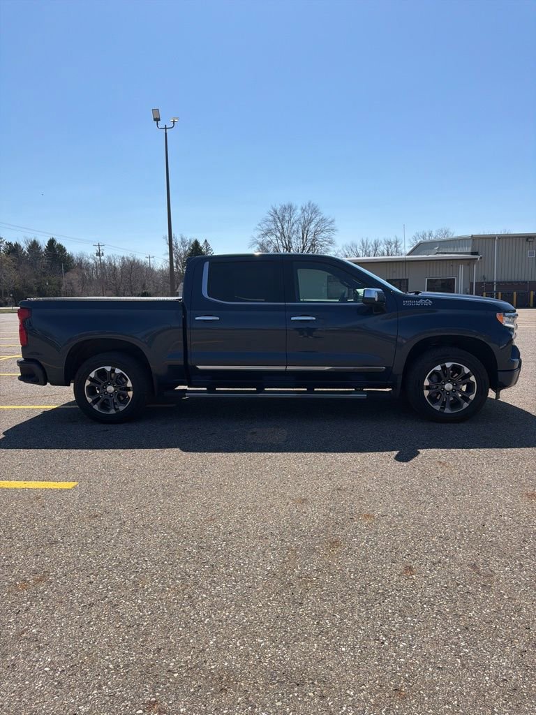 Used 2022 Chevrolet Silverado 1500 High Country image 4