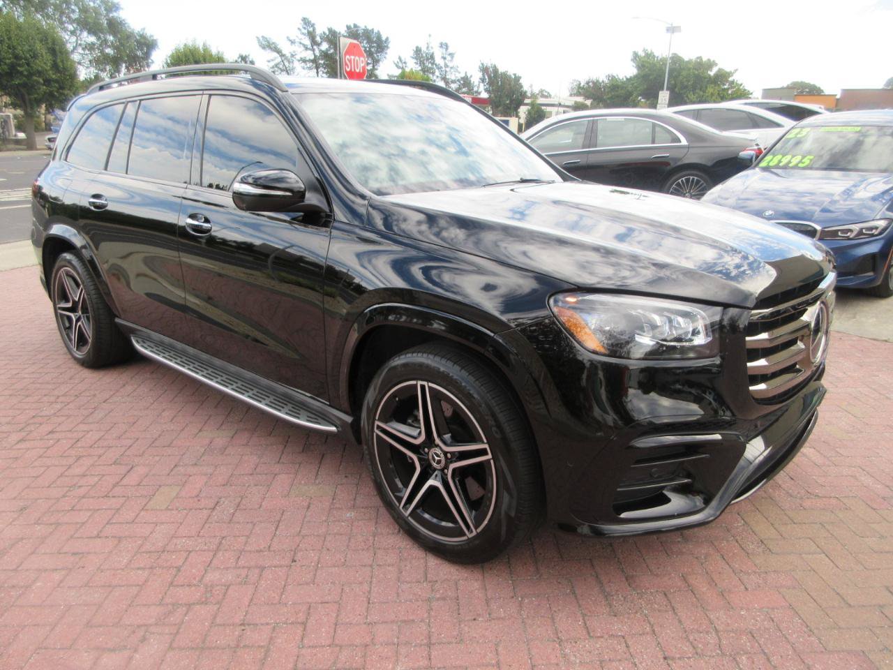 Used 2024 Mercedes-Benz GLS 450 4MATIC w/ AMG Line Exterior image 89