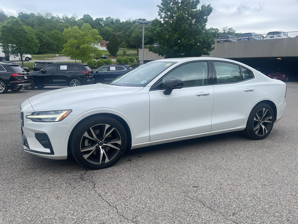 Used 2025 Volvo S60 B5 Plus AWD/4WD image 4