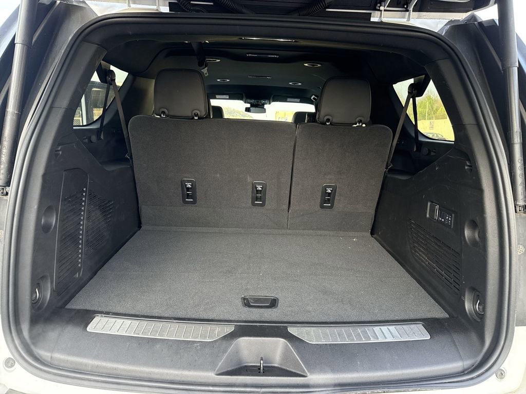 Used 2025 Chevrolet Suburban Premier AWD/4WD image 45