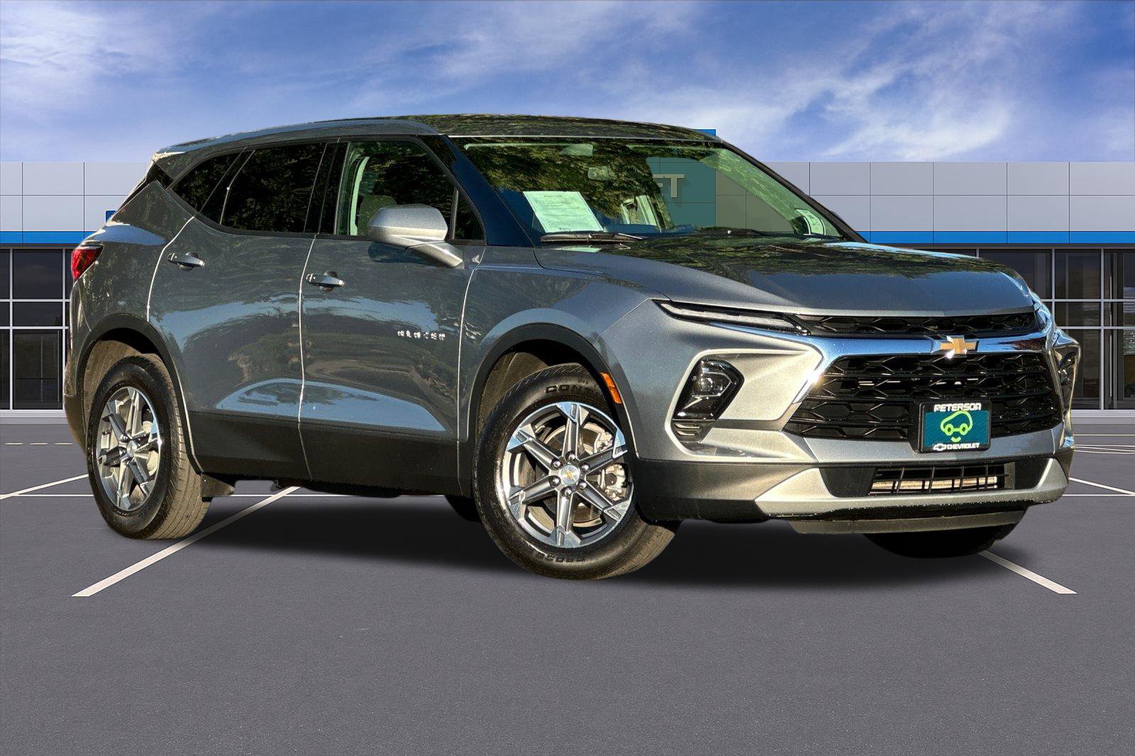 Used 2025 Chevrolet Blazer LT AWD/4WD image 2