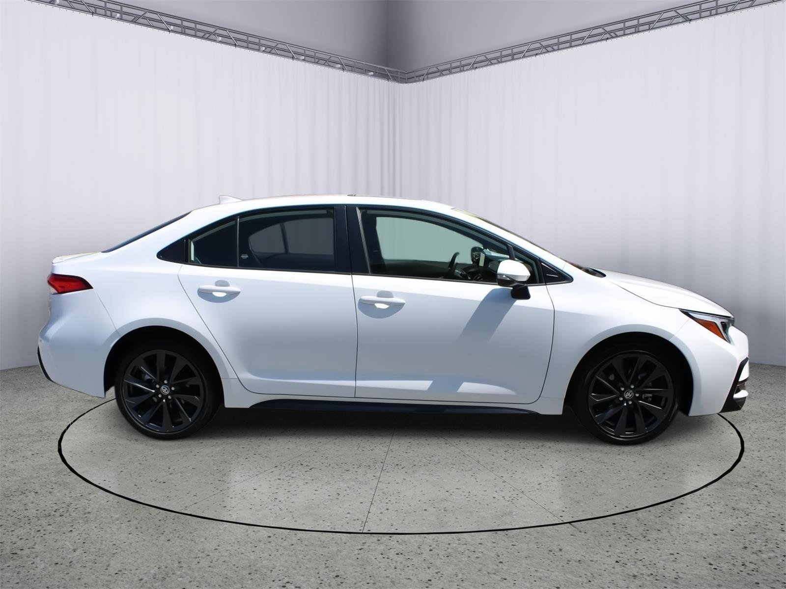 Used 2023 Toyota Corolla SE w/ SE Premium Package FWD image 9