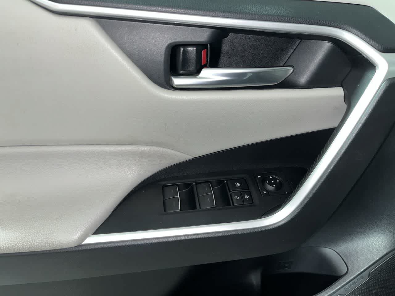 Used 2022 Toyota RAV4 XLE AWD/4WD image 13