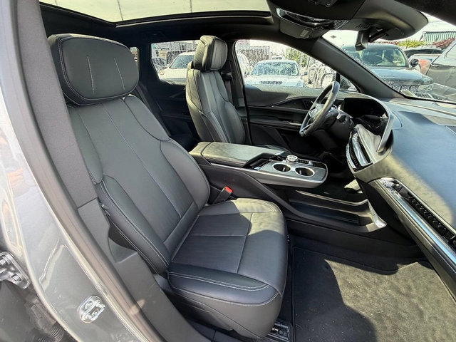 Used 2024 Cadillac Lyriq Luxury w/ LPO, Floor Liner Package AWD/4WD image 25