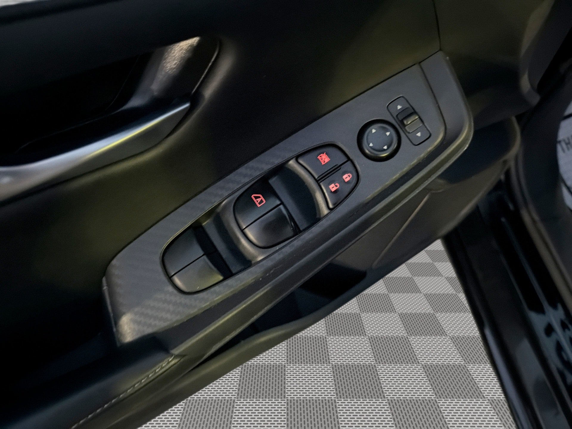 Used 2025 Nissan Sentra SV FWD image 15