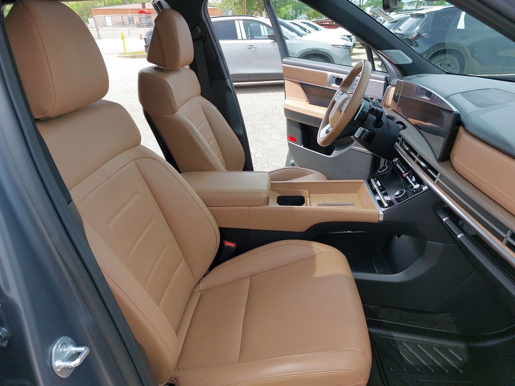 Used 2025 Hyundai Santa Fe Limited AWD/4WD image 10