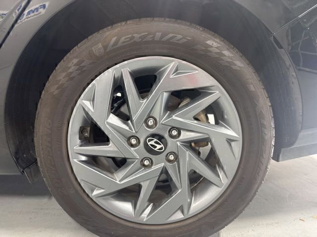 Certified 2024 Hyundai Elantra SEL image 9