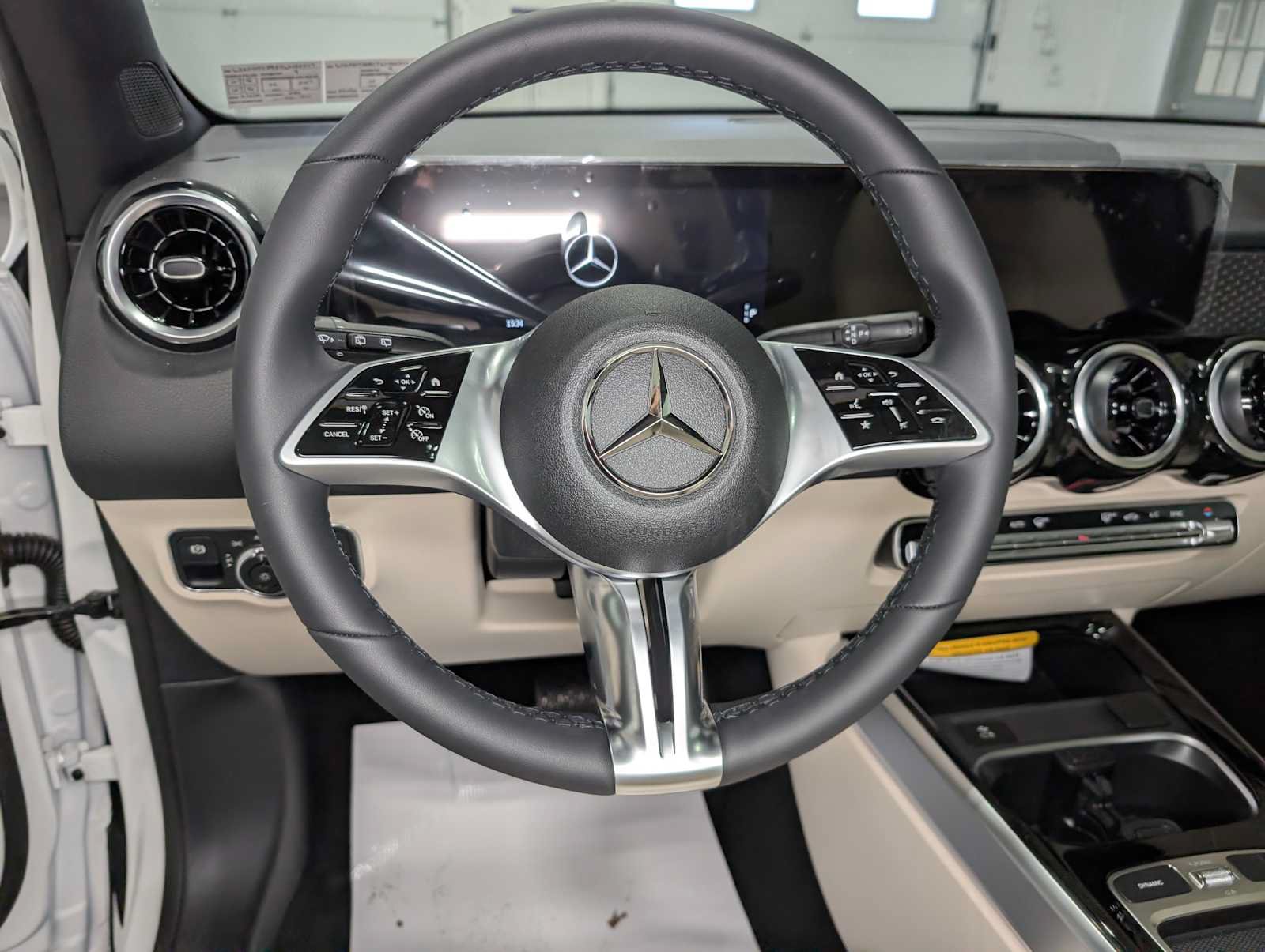 New 2026 Mercedes-Benz GLB 250 4MATIC image 32