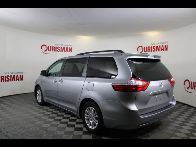 Used 2017 Toyota Sienna XLE w/ XLE Navigation Package FWD image 5