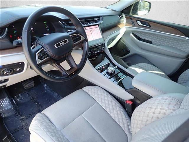 Used 2022 Jeep Grand Cherokee Summit w/ Advanced Protech Group IV AWD/4WD image 12