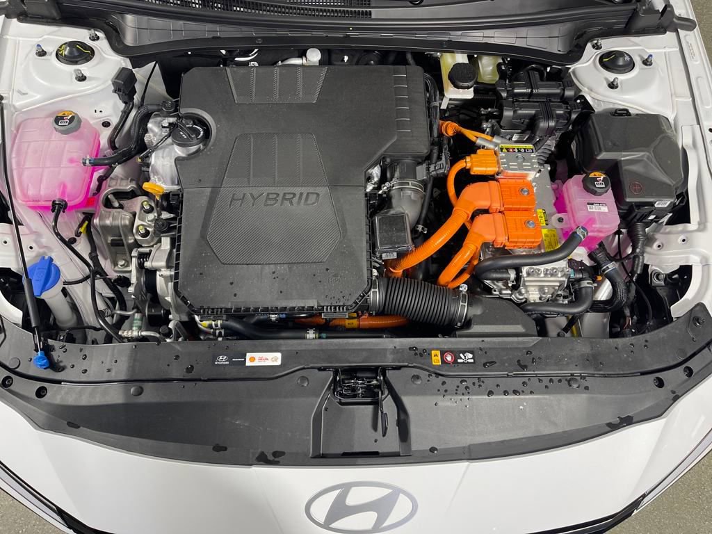 New 2025 Hyundai Elantra Limited image 9