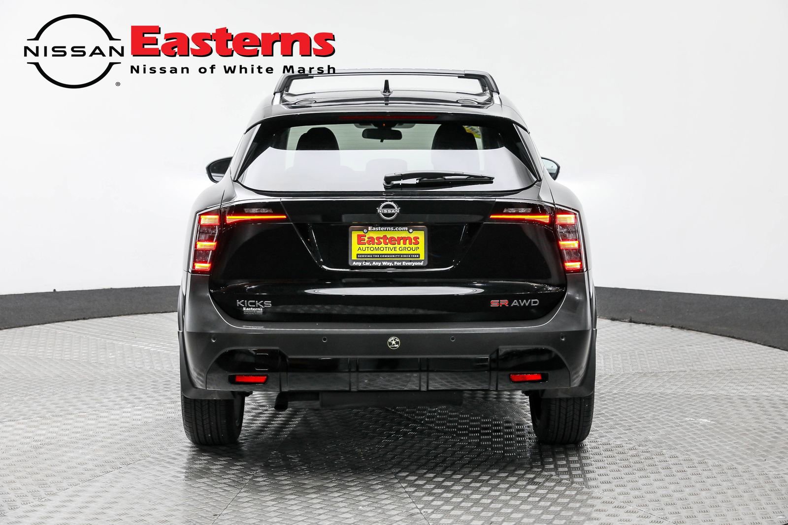 Used 2025 Nissan Kicks SR image 8