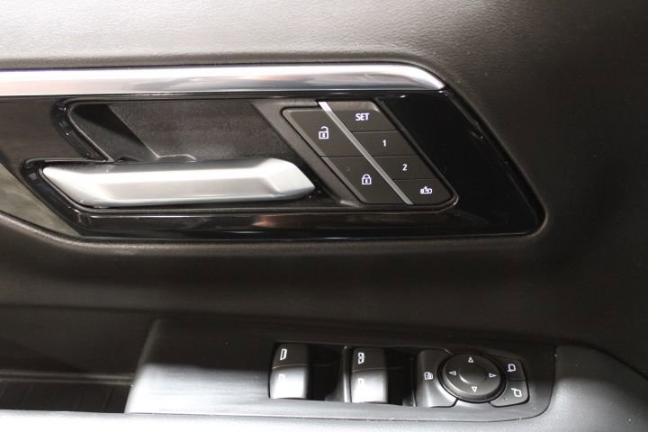 Used 2025 Chevrolet Tahoe RST AWD/4WD image 18