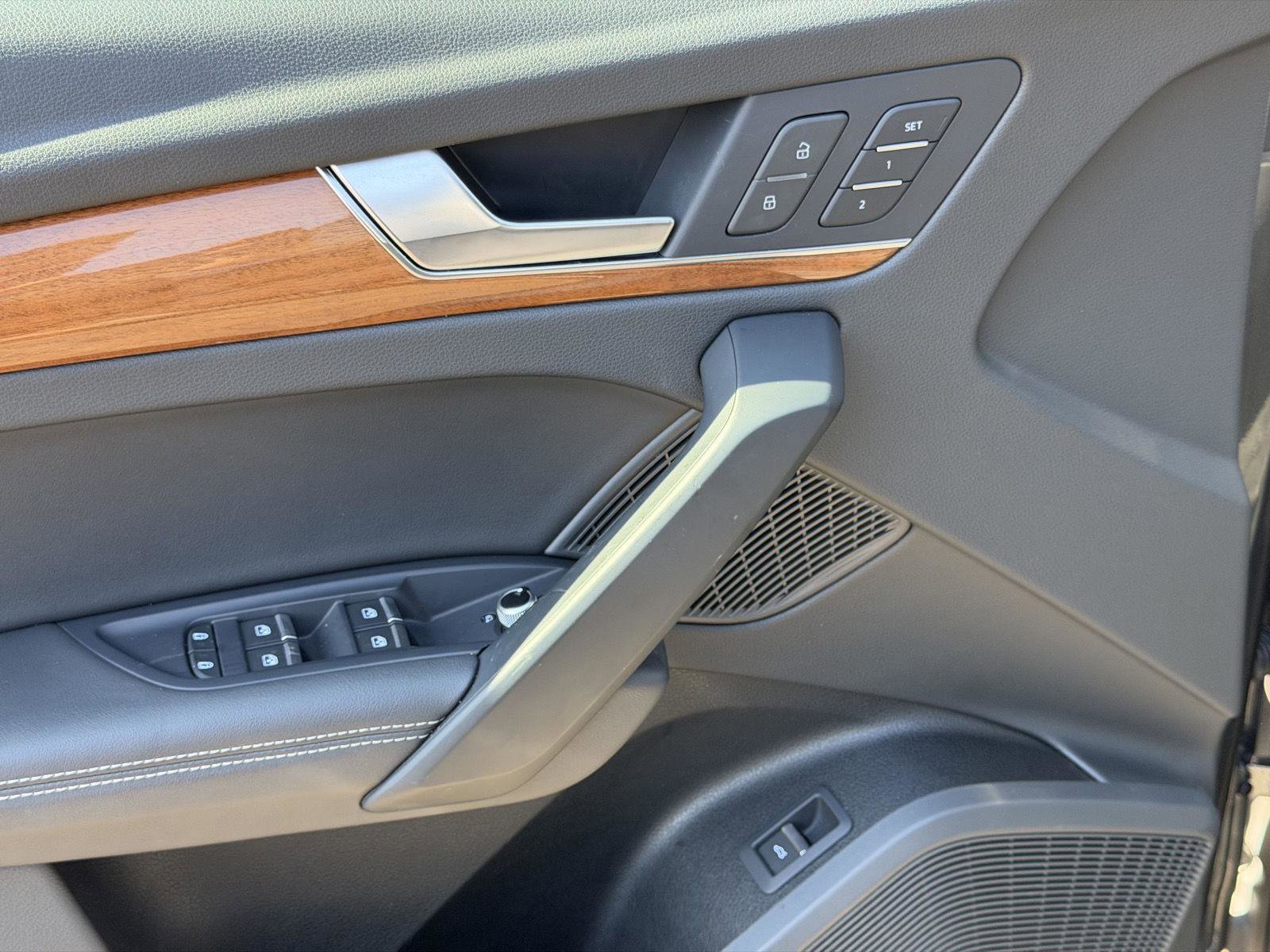 Used 2023 Audi Q5 2.0T Premium Plus w/ Premium Plus Package image 11