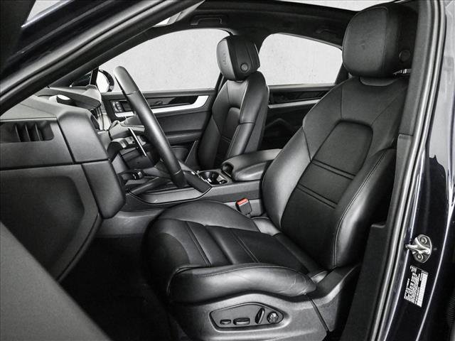 Used 2025 Porsche Cayenne Coupe AWD/4WD image 18
