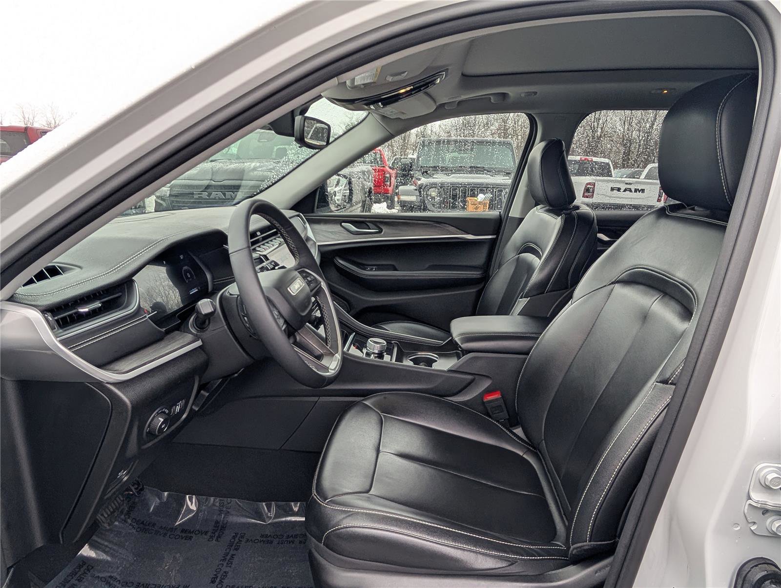 Used 2024 Jeep Grand Cherokee Limited image 14