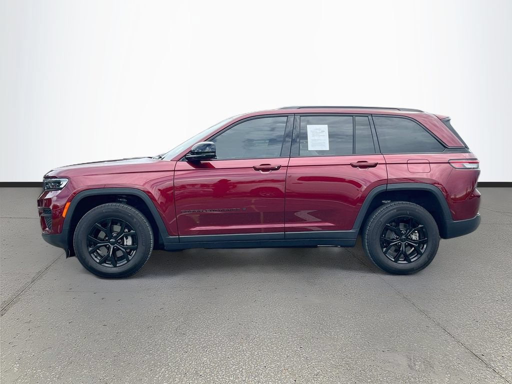 Used 2025 Jeep Grand Cherokee Altitude RWD image 4