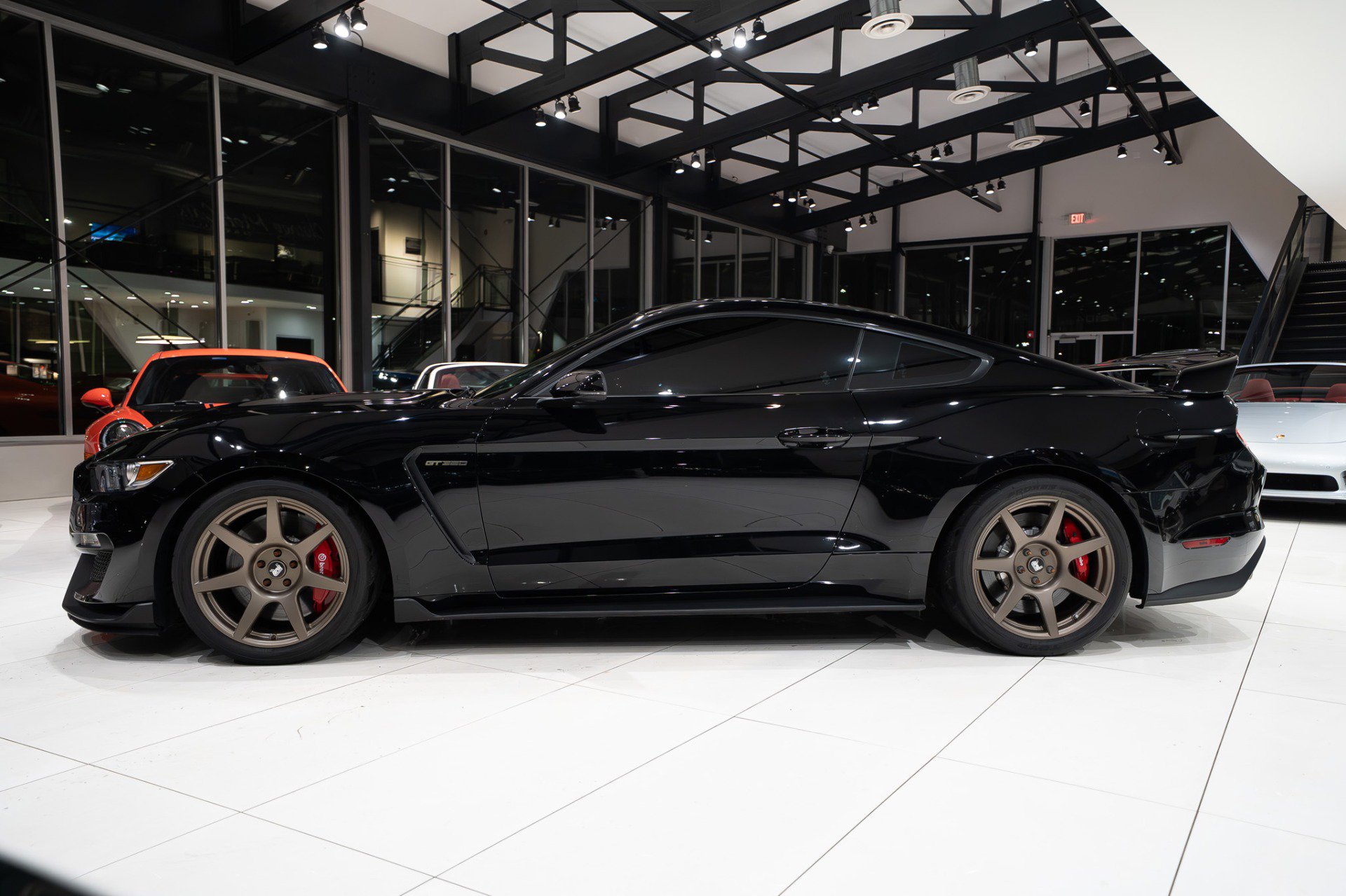 Used 2019 Ford Mustang Shelby GT350R w/ GT350R Equipment Group 920A RWD image 31