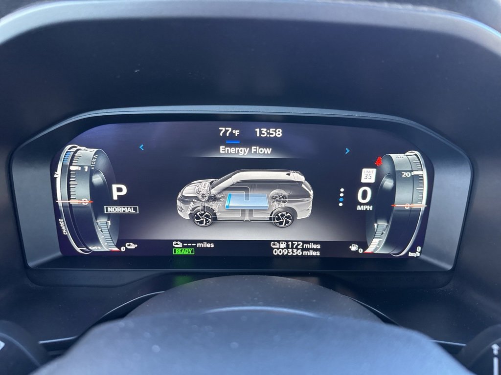 Used 2025 Mitsubishi Outlander SE image 13