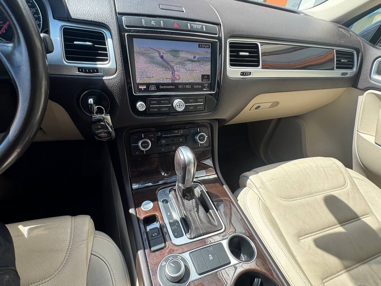 Used 2015 Volkswagen Touareg VR6 AWD/4WD image 14