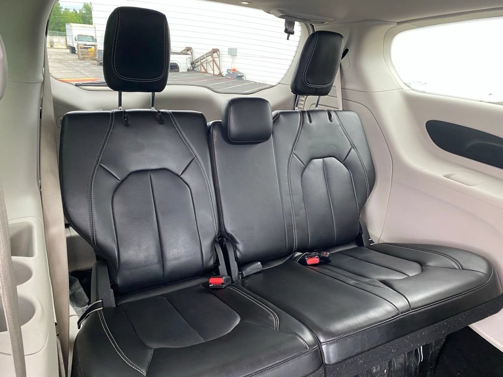 Used 2023 Chrysler Pacifica Touring-L FWD image 25