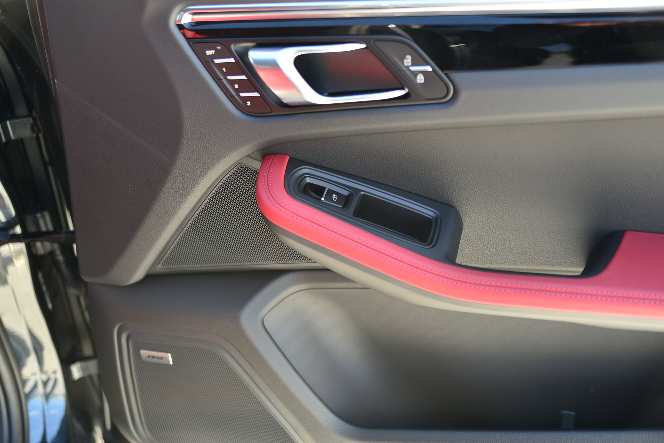 Certified 2026 Porsche Macan AWD/4WD image 12