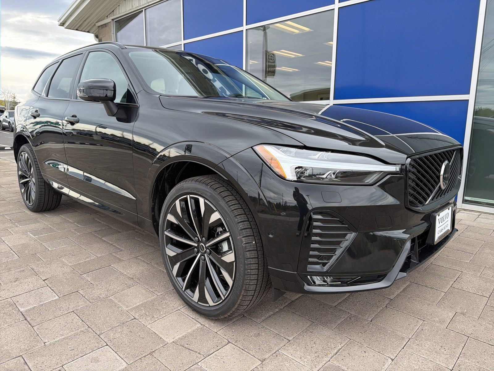 New 2026 Volvo XC60 B5 Ultra w/ Protection Package Premier AWD/4WD image 2