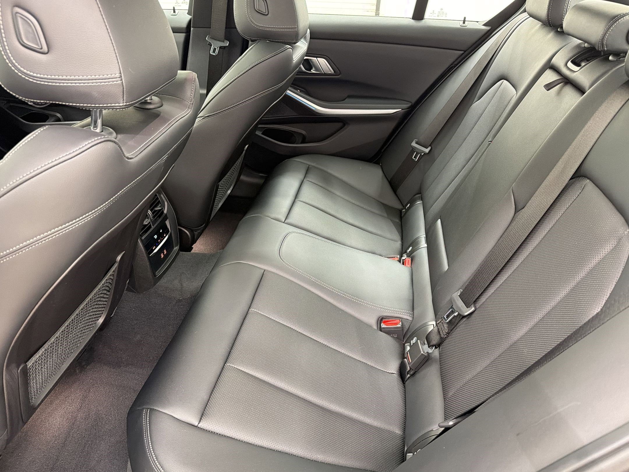 Used 2023 BMW 330e w/ Convenience Package RWD image 14