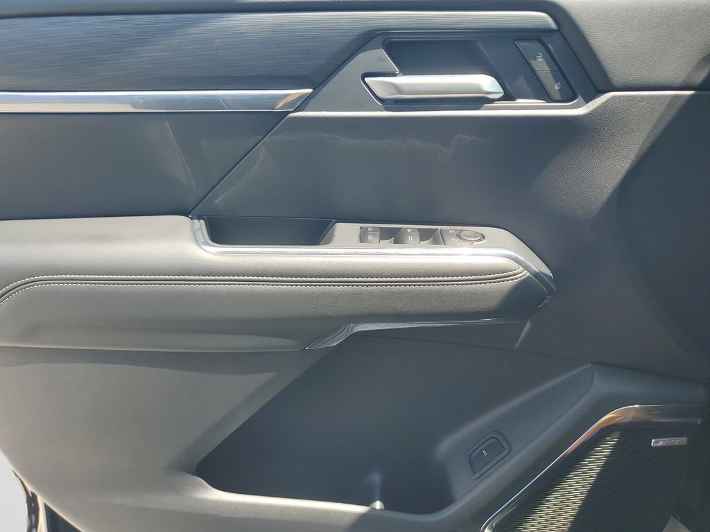 Used 2025 GMC Acadia Elevation w/ Elevation Premium Package FWD image 19