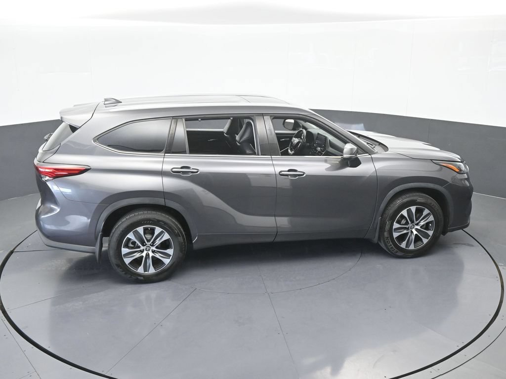 Used 2022 Toyota Highlander XLE AWD/4WD image 52