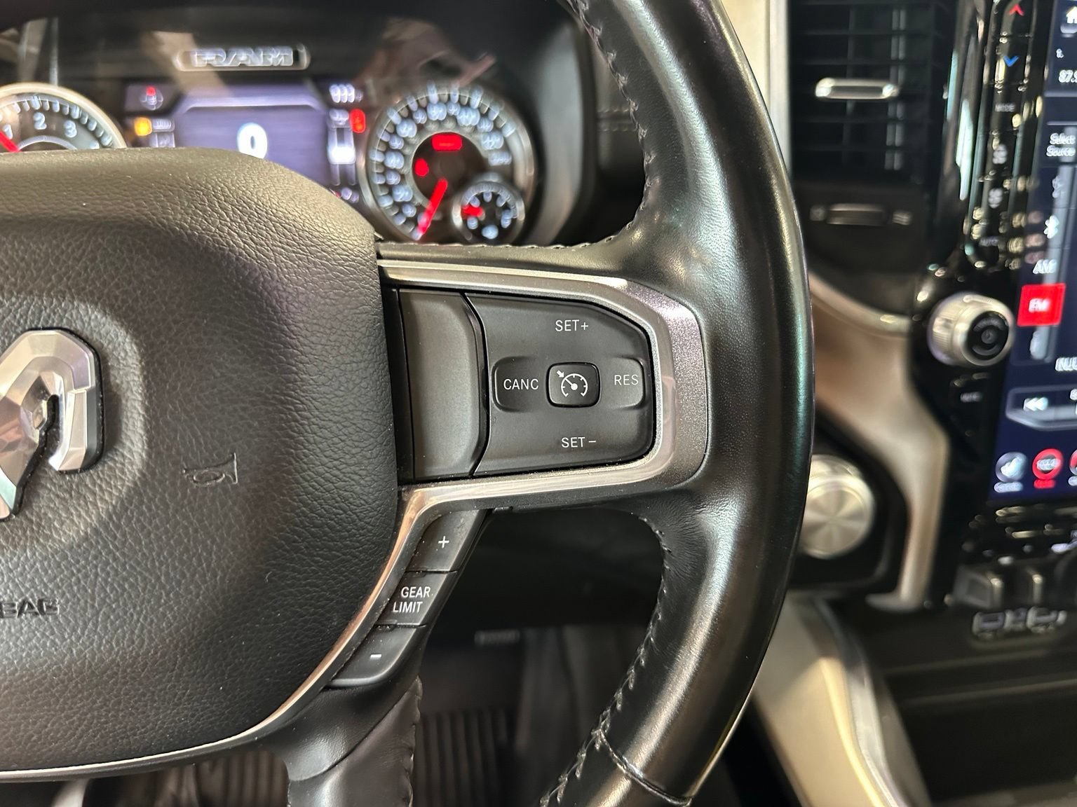 Used 2021 RAM 1500 Laramie AWD/4WD image 19