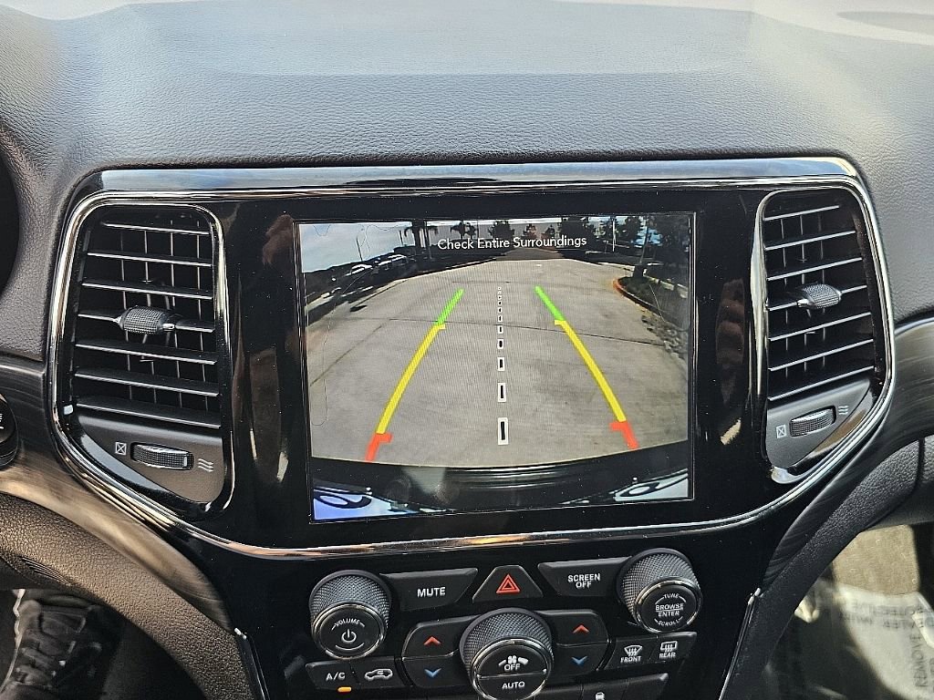 Used 2020 Jeep Grand Cherokee Laredo w/ 18" Wheel & 8.4" Radio Group image 37