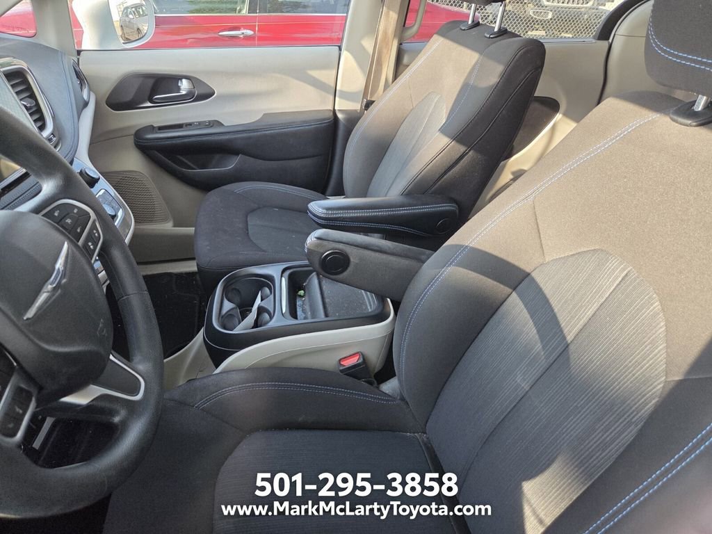 Used 2021 Chrysler Pacifica Touring FWD image 6