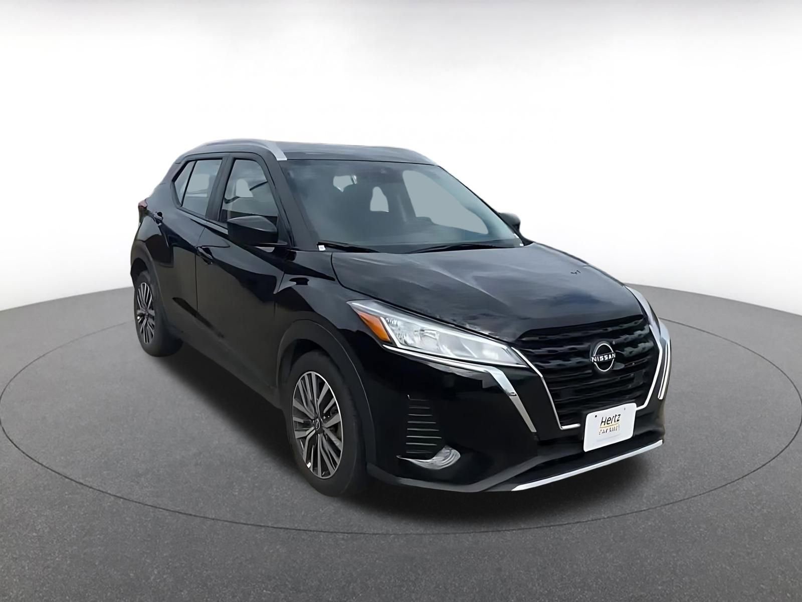 Used 2024 Nissan Kicks SV image 3