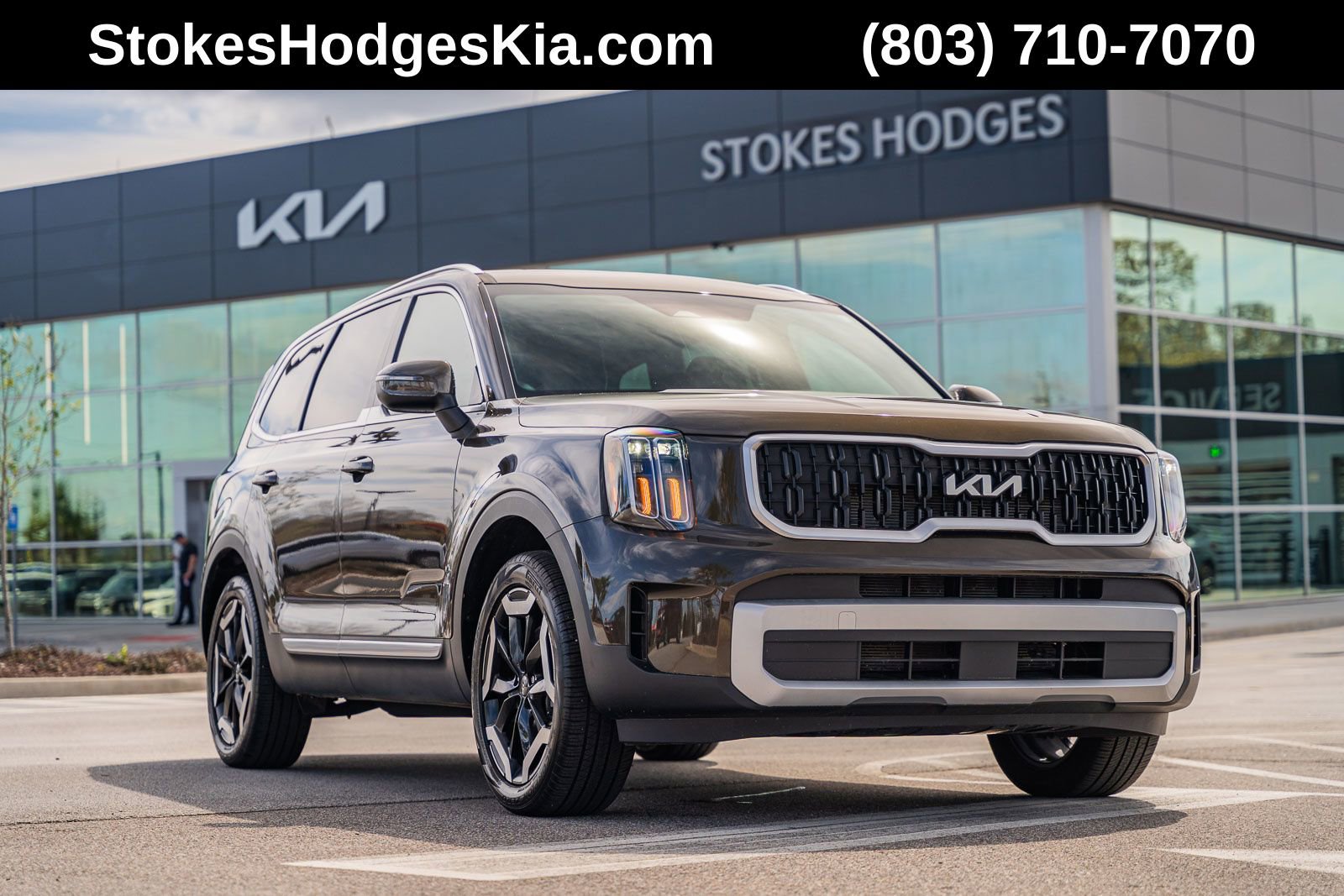 Used 2024 Kia Telluride EX w/ EX Captain's Chair Package image 1