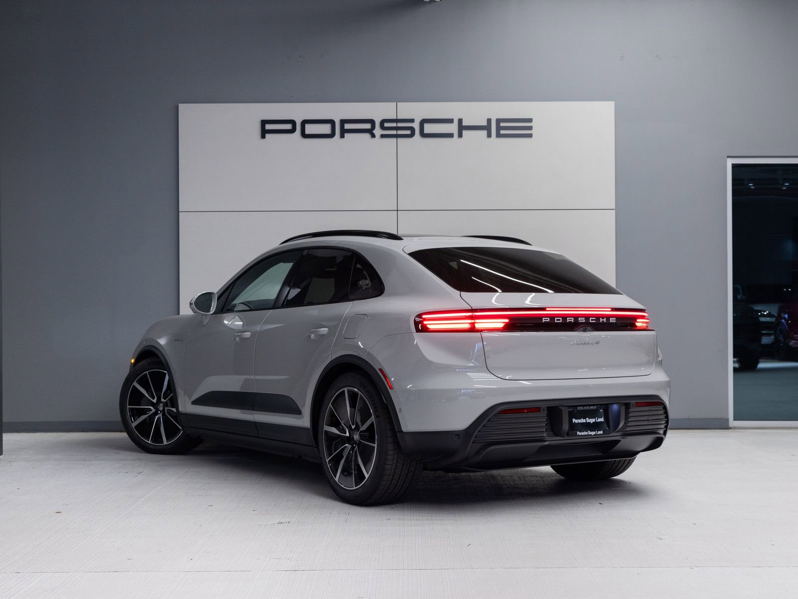 Certified 2026 Porsche Macan 4 Electric AWD/4WD image 3