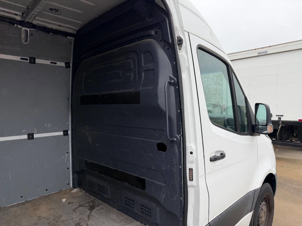Used 2020 Freightliner Sprinter 2500 image 10