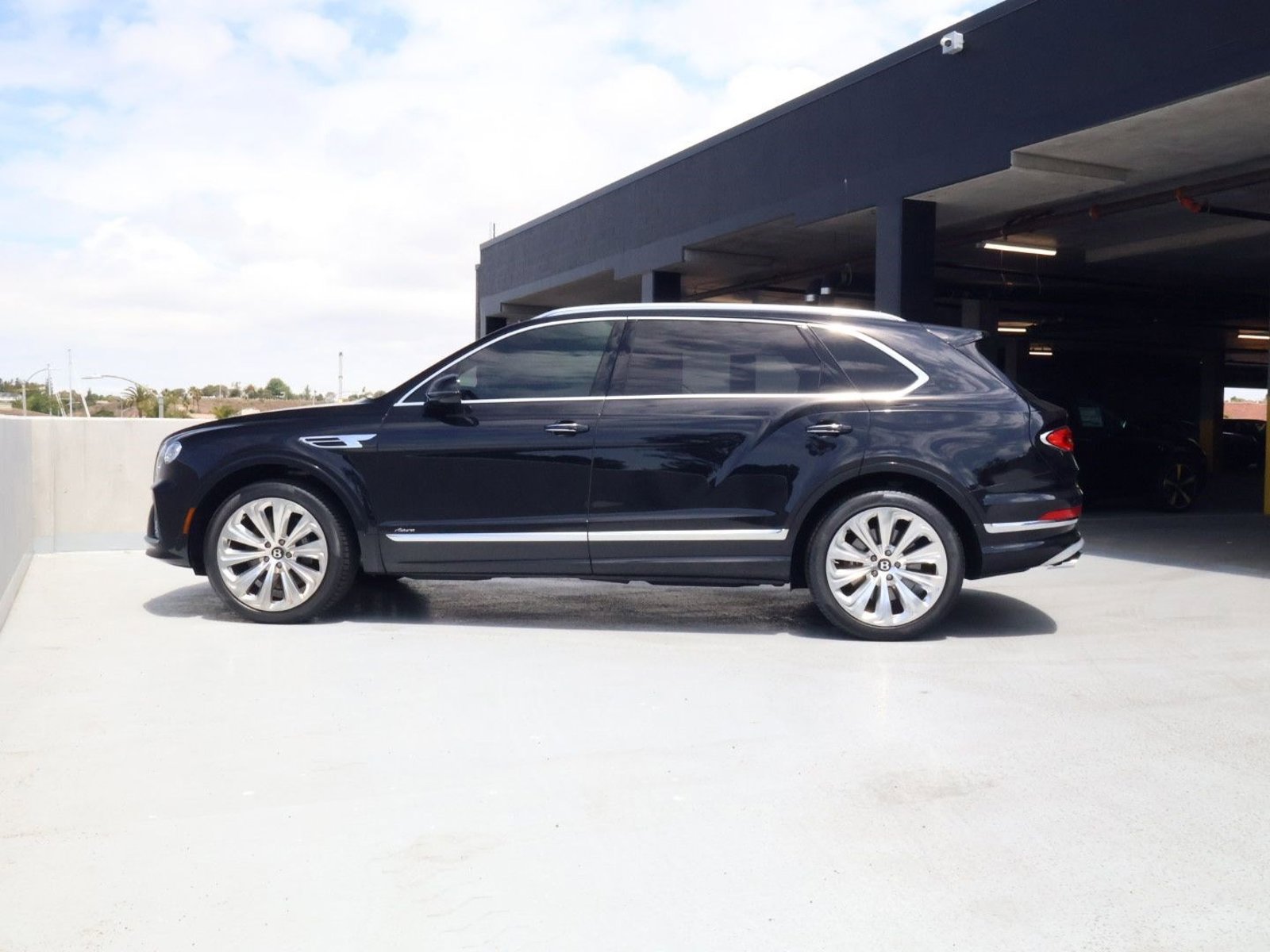 Certified 2023 Bentley Bentayga Extended Wheelbase AWD/4WD image 6